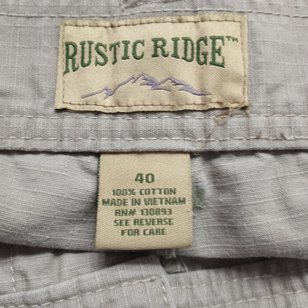 Rustic Ridge Cargo Shorts.   Size 40 - Picture 2 of 3